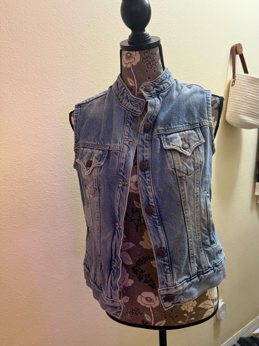 Levi Sleeveless Light Wash Denim Vest - Blue